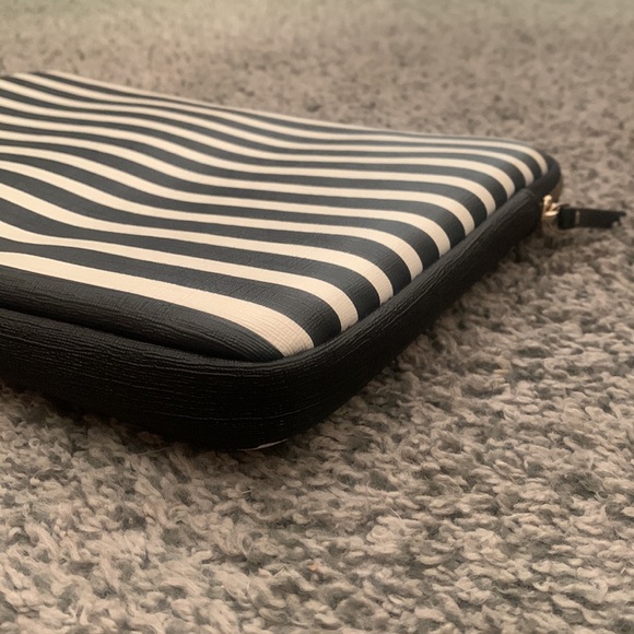 Kate Spade cushioned laptop sleeve - Picture 3 of 9